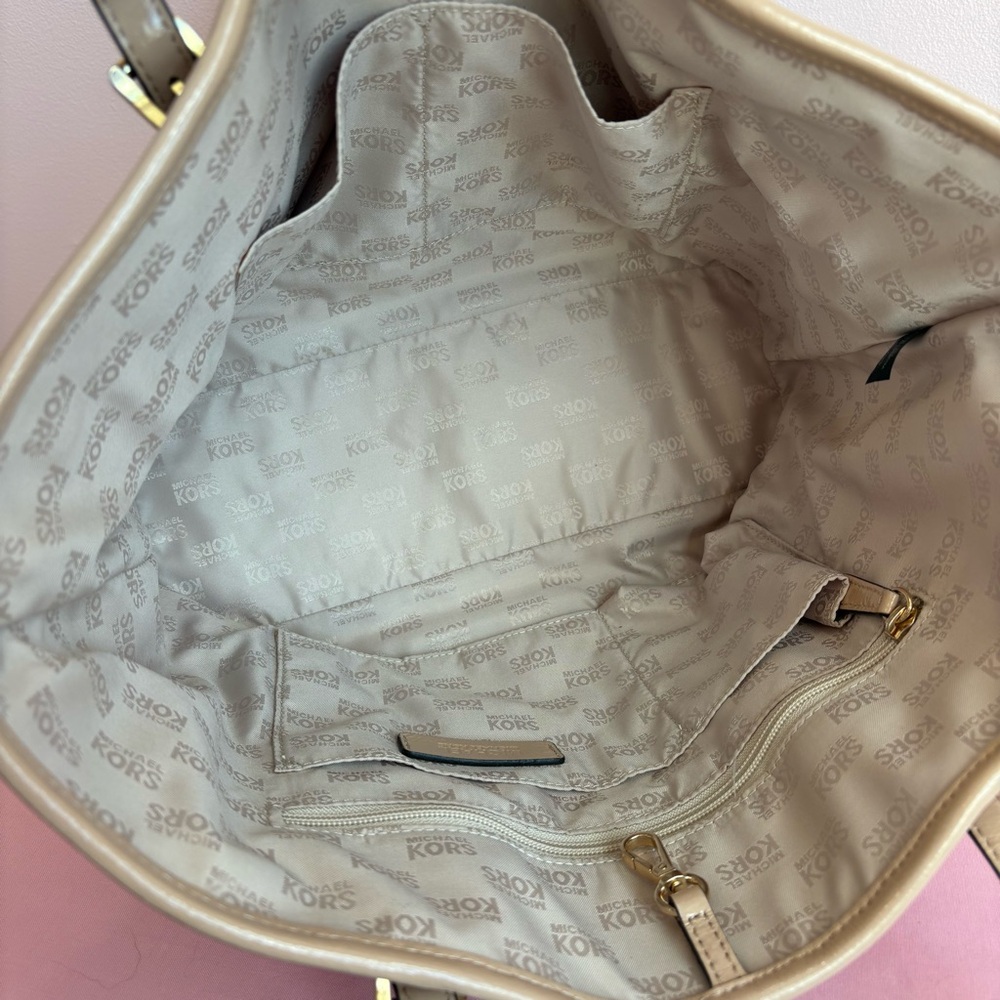 MICHAEL Michael Kors Beige Patent Leather Jet Set Tote EUC - Picture 10 of 10